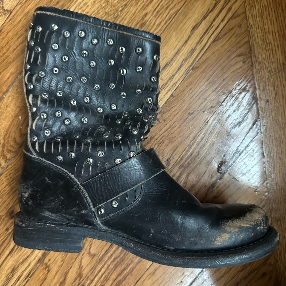 Frye Jenna studded disc distressed boots - Picture 5 of 7